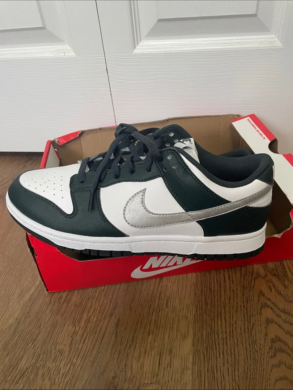 Nike Dunk Low women’s 10. Men’s 8.5 Seaweed/Metallic Silver-White IO7450-364
